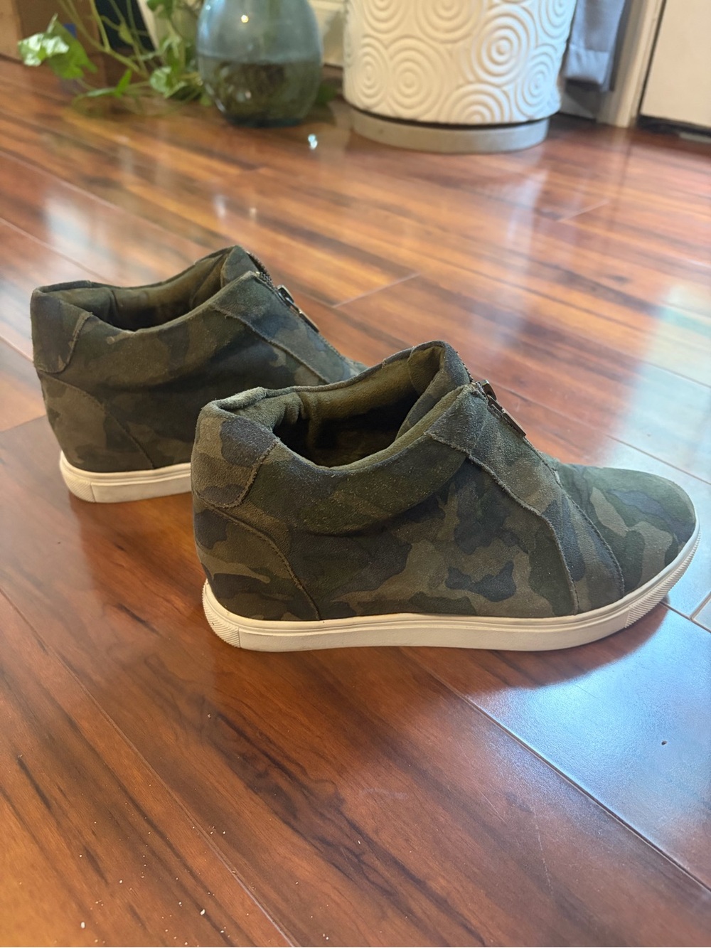 Blondo Glenda Waterproof Sneakers